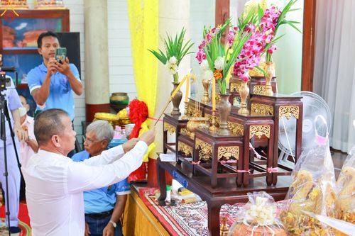 ภาพ No.170533:พิธีทอดกฐิน ณ วัดเสมาทอง ต.ถอนสมอ อ.ท่าช้าง จ.สิงห์บุรี ในโครงการกฐินสามัคคีทั่วไทย 30,000 วัด บูชาธรรม 80 ปี หลวงพ่อธัมมชโย โดยคณะศิษยานุศิษย์วัดพระธรรมกาย วันที่ 19 ตุลาคม พ.ศ. 2567