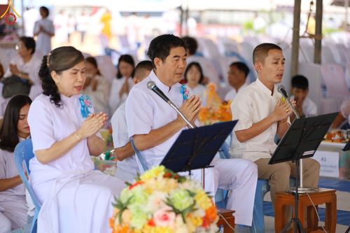 ภาพ No.91355:พิธีทอดผ้าป่ายกยอดดอกบัวสิริปทุมทิพย์  ประดิษฐาน ณ ปทุมเจดีย์  (เจดีย์พระพุทธเจ้า ๕ พระองค์) ณ ศูนย์อบรมเยาวชนจังหวัดปัตตานี 22 ตุลาคม พ.ศ.2566