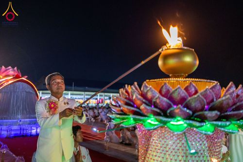 ภาพ No.211682:วันอาทิตย์ที่ 16 มีนาคม พ.ศ. 2568 พิธีจุดประทีปถวายเป็นพุทธบูชา ฉลองปทุมเจดีย์ (เจดีย์พระพุทธเจ้า 5 พระองค์) ณ ศูนย์อบรมเยาวชนปัตตานี