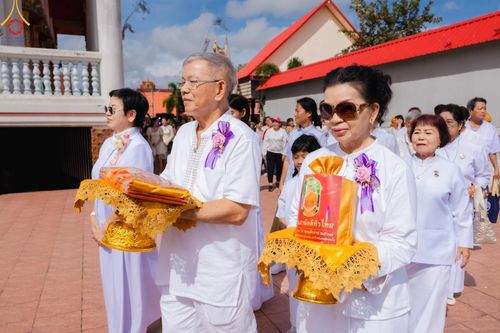 ภาพ No.164271:พิธีทอดกฐิน ณ วัดบ้านงิ้ว จ.ชลบุรี ในโครงการกฐินสามัคคีทั่วไทย 30,000 วัด บูชาธรรม 80 ปี หลวงพ่อธัมมชโย โดย คณะศิษยานุศิษย์วัดพระธรรมกาย วันที่ 20 ตุลาคม พ.ศ. 2567