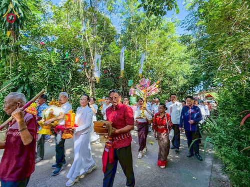 ภาพ No.274153:วันที่ 30 ตุลาคม พ.ศ. 2568 พิธีทอดกฐินสามัคคีทั่วไทย ณ วัดเวฬุวนาราม อ.สมเด็จ จ.กาฬสินธุ์ โดยคณะศิษยานุศิษย์ บูชาธรรม 81 ปี หลวงพ่อธัมมชโย