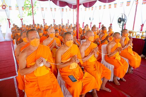 ภาพ No.104117:พิธีโปรยรัตนชาติ วางศิลาฤกษ์ สามเณรธรรมทายาทชาวอินโดนีเซียกว่า 1,000 รูป ณ มหาเจดีย์บุโรพุทโธ ประเทศอินโดนีเซีย ในวันที่ 21 ธันวาคม พ.ศ. 2566