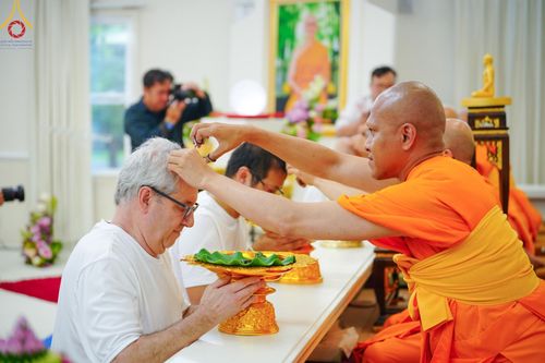 ภาพ No.144534:พิธีตัดปอยผมและปลงผมนาคธรรมทายาท ณ วัดพระธรรมกายนิวเจอร์ซี ประเทศสหรัฐอเมริกา วันที่ 29 มิถุนายน พ.ศ. 2567