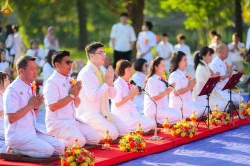 ภาพ No.103260:พิธีตักบาตรพระธรรมทายาท 1,000 รูป ณ มหาเจดีย์บุโรพุทโธ ประเทศอินโดนีเซีย ในวันที่ 20 ธันวาคม พ.ศ. 2566