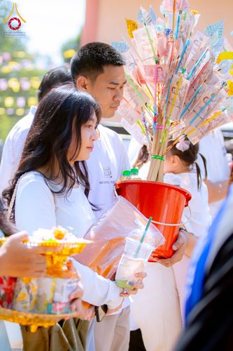 ภาพ No.181694:พิธีทอดกฐิน ณ วัดห้วยหิน อ.สนามชัยเขต จ.ฉะเชิงเทรา ในโครงการทอดกฐินสามัคคีทั่วไทย 30,000 วัด บูชาธรรม 80 ปี หลวงพ่อธัมมชโย โดยคณะศิษยานุศิษย์วัดพระธรรมกาย วันที่ 2 พฤศจิกายน พ.ศ. 2567