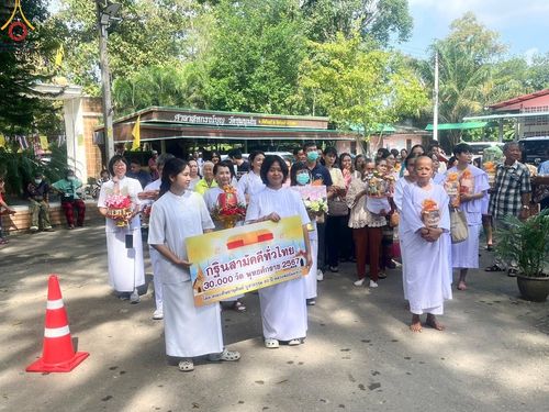 ภาพ No.169826:พิธีทอดกฐิน ณ วัดชุมนุมใน จ.ระยอง ในโครงการกฐินสามัคคีทั่วไทย 30,000 วัด บูชาธรรม 80 ปี หลวงพ่อธัมมชโย โดยคณะศิษยานุศิษย์วัดพระธรรมกาย วันที่ 26 ตุลาคม พ.ศ. 2567