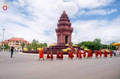 ภาพ No.145461:ศูนย์ปฎิบัติธรรมนครวัด ร่วมกับสำนักงานเจ้าคณะจังหวัดไพลิน ถวายเทียนพรรษา มหาสังฆทานครั้งยิ่งใหญ่ เชื่อมสัมพันธ์ ไทย-กัมพูชา 80 วัด บูชาธรรมธรรมหลวงพ่อธัมมชโย ณ วัดโพธิมาราม จ.ไพลิน ประเทศกัมพูชา วันพุธที่ 17 กรกฎาคม พ.ศ. 2567