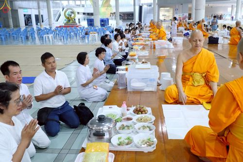 ภาพ No.240034:วันเสาร์ที่ 23 สิงหาคม พ.ศ. 2568 (วันพระ แรม 14 ค่ำ เดือน 9) พิธีบุพเปตพลี ครั้งที่ 169 ร่วมอุทิศบุญแด่หมู่ญาติที่ล่วงลับไปแล้ว และสืบทอดอายุพระพุทธศาสนา ณ หอฉันคุณยายอาจารย์ฯ วัดพระธรรมกาย