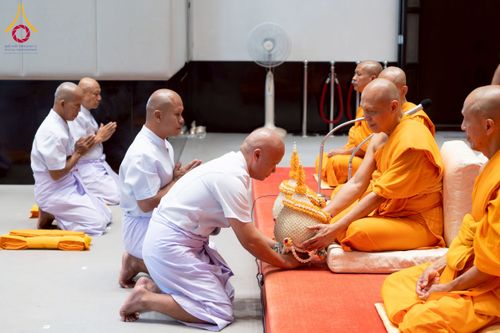 ภาพ No.244742:วันเสาร์ที่ 6 กันยายน พ.ศ. 2568 พิธีถวายบาตร บรรพชา อุปสมบทของนาคธรรมทายาท โครงการอุปสมบทหมู่บูชาธรรมครบรอบ 108 ปี  วันครูผู้ค้นพบวิชชาธรรมกาย ณ โบสถ์พระไตรปิฎก วัดพระธรรมกาย