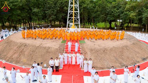 ภาพ No.261841:วันที่ 14 ตุลาคม พ.ศ. 2568 พิธีกลั่นแผ่นดิน โปรยทรายตอกเสาเข็มมหามงคลต้นแรก  สร้างองค์พระเจดีย์และจุดประทีปถวายเป็นพุทธบูชา ณ ศูนย์ปฏิบัติธรรมชัยนาท ต.ธรรมามูล อ.ชัยนาท จ.ชัยนาท