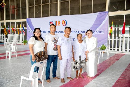 ภาพ No.230734:วันที่ 28 มิถุนายน พ.ศ. 2568 พิธีตัดปอยผมและปลงผม โครงการบวชพระนานาชาติ AEC & WAB รุ่นที่ 9 ณ วิหารคด 2 วัดพระธรรมกาย