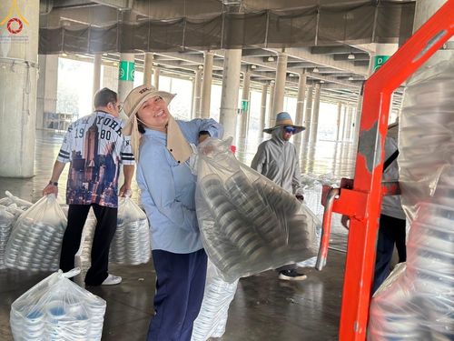 ภาพ No.59596:V.39 ทุ่มสุดใจ ธรรมชัย 80 ปี การเตรียมงาน การปฏิบัติงาน ของเจ้าหน้าที่หน่วยงานต่างๆ เพื่อพิธีฉลองอายุวัฒนมงคล 80 ปี หลวงพ่อธัมมชโย และรับถวายมหาสังฆทาน 10,000 กว่าวัดทั่วประเทศ ในวันคุ้มครองโลก จันทร์ที่ 22 เมษายน พ.ศ. 2567