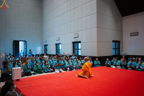 ภาพ No.145912:ชมรมจิตอาสาอนุรักษ์สิ่งแวดล้อม รับบุญทำความสะอาดบริเวณโบสถ์พระไตรปิฎก วัดพระธรรมกาย จ.ปทุมธานี วันที่ 25 กรกฎาคม พ.ศ. 2567