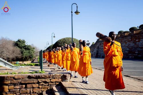ภาพ No.232796:วันที่ 1 กรกฏาคม พ.ศ. 2568 Dhammayatra in South Africa 2025 ธรรมยาตราแอฟริกาใต้ — เส้นทางแห่งสติ สมาธิ และปัญญา ธรรมทายาทที่ได้อบรมโครงการบรรพชาอุปสมบทหมู่ครั้งที่ 2 ณ วัดพระธรรมกายโจฮันเนสเบิร์ก ประเทศแอฟริกาใต้