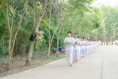 ภาพ No.135006: พิธีบรรพชาสามเณร  พิธีตักบาตรฉลองสามเณรใหม่ วันที่ 1 เมษายน พ.ศ.2567 ในโครงการบรรพชาสามเณรฟื้นฟูพระพุทธศาสนาทั่วไทย ณ ศูนย์ปฏิบัติธรรมแก้วเมืองเลย