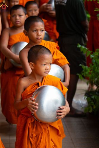 ภาพ No.85854:ตักบาตรพระนานาชาติ 10,000 รูป ใจกลางนครหาดใหญ่ จ.สงขลา วันอาทิตย์ที่ 20 สิงหาคม พ.ศ. 2566