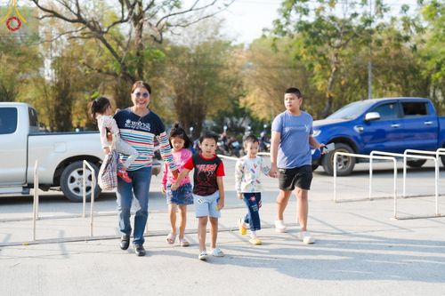 ภาพ No.193822:วัดพระธรรมกาย จัดงานวันเด็กแห่งชาติ ประจำปี พ.ศ.2568 ออกร้านอาหาร 200 ร้าน มอบของขวัญหลายหมื่นชิ้น วันที่ 12 มกราคม พ.ศ. 2568 วัดพระธรรมกาย อ.คลองหลวง จ.ปทุมธานี