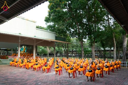 ภาพ No.61214:พิธีตักบาตรฉลองพระใหม่ รุ่นบูชาธรรมโครงการ 1-2 โครงการบรรพชาอุปสมบทหมู่ธรรมทายาท บูชาธรรมหลวงพ่อธัมมชโย 80 ปี ณ โถงช้างสำนักงานใหญ่ วัดพระธรรมกาย วันที่ 20 เมษายน พ.ศ. 2567