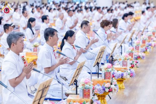 ภาพ No.239524:วันอาทิตย์ที่ 17 สิงหาคม พ.ศ. 2568 พิธีถวายคิลานเภสัช และอุปกรณ์ทางการแพทย์ แด่คณะสงฆ์ เนื่องในวันธรรมชัย ณ ห้องแก้วสารพัดนึก 2 สภาธรรมกายสากล วัดพระธรรมกาย