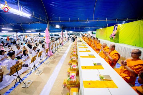 ภาพ No.192496:พิธีถวายภัตตาหารเป็นสังฆทาน แด่พระธรรมยาตรา ณ อนุสรณ์สถานคลองบางนางแท่น อ.สามพราน จ.นครปฐม ในโครงการธรรมยาตรา กตัญญูบูชา มหาปูชนียาจารย์ พระมงคลเทพมุนี(สด จนฺทสโร) พระผู้ปราบมาร อนุสรณ์สถาน 7 แห่ง ปีที่ 13 วันที่ 10 มกราคม พ.ศ. 2568