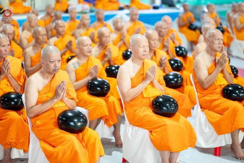 ภาพ No.145689:พิธีตักบาตรฉลองพระใหม่ รุ่นเข้าพรรษา ณ วิหารคด วัดพระธรรมกาย วันเสาร์ที่ 20 กรกฎาคม พ.ศ. 2567