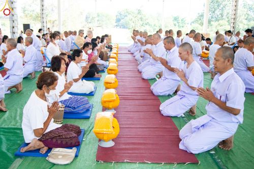 ภาพ No.101539:พิธีขอขมาและมอบผ้าไตร ในโครงการอุปสมบทบูชาธรรม มหาปูชนียาจารย์ พ.ศ. 2566 ณ ธุดงคสถานลำพูน ต.เหล่ายาว อ.บ้านโฮ่ง จ.ลำพูน  วันที่ 7 ธันวาคม พ.ศ. 2566