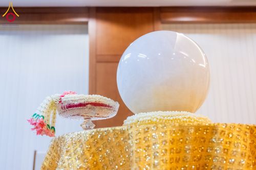 ภาพ No.135426:พิธีเจริญพระพุทธมนต์สมโภช แก้วบรมจักรพรรดิรัตนอนันต์ สถาปนาอาคารปฏิบัติธรรม แก้วธรรมชัยรัตนอนันต์ บูชาธรรมเนื่องในโอกาสอายุวัฒนมงคล 80 ปี หลวงพ่อธัมมชโย (22 เมษายน พ.ศ. 2567) วันพุธที่ 3 เมษายน พ.ศ. 2567 ณ วัดพระธรรมกายเทนเนสซี ประเทศสหรัฐอเมริกา