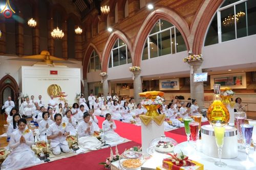 ภาพ No.159875:พิธีบูชาข้าวพระ วันอาทิตย์ต้นเดือน ณ วัดพระธรรมกายลอนดอน วันที่ 6 ตุลาคม พ.ศ. 2567