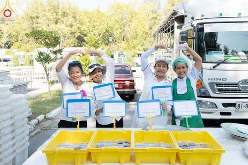 ภาพ No.198678:V.50 สารพัดV สารพัดดี ที่ธรรมยาตรา ในโครงการธรรมยาตรา กตัญญูบูชา มหาปูชนียาจารย์ พระมงคลเทพมุนี(สด จนฺทสโร) พระผู้ปราบมาร อนุสรณ์สถาน 7 แห่ง ปีที่ 13 ระหว่างวันที่ 2-31 มกราคม พ.ศ. 2568