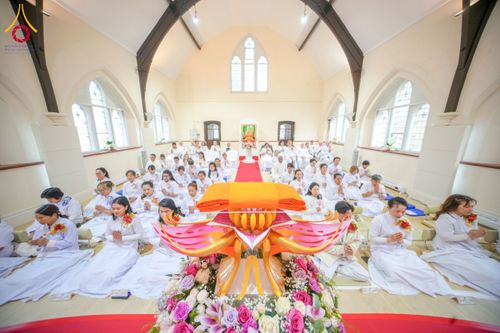 ภาพ No.175284:พิธีทอดกฐิน วัดพระธรรมกายแมนเชสเตอร์ เอดจลีย์ สต็อคพอร์ต ประเทศอังกฤษ ในโครงการกฐินสามัคคีทั่วไทย 30,000 วัด บูชาธรรม 80 ปี หลวงพ่อธัมมชโย โดยคณะศิษยานุศิษย์วัดพระธรรมกาย วันที่ 10 พฤศจิกายน พ.ศ. 2567