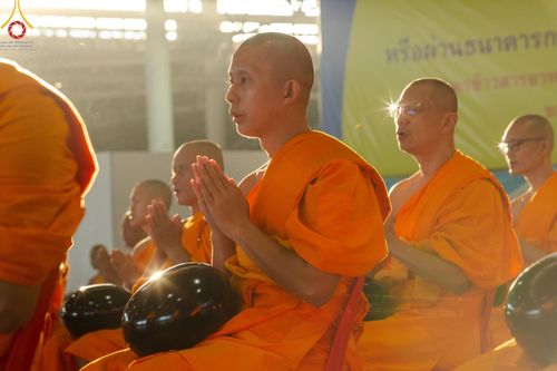 ภาพ No.177532:พิธีตักบาตรและพิธีบูชาข้าวพระ ในวันอาทิตย์ต้นเดือนที่ 1 ธันวาคม พ.ศ. 2567 ณ สภาธรรมกายสากล วัดพระธรรมกาย