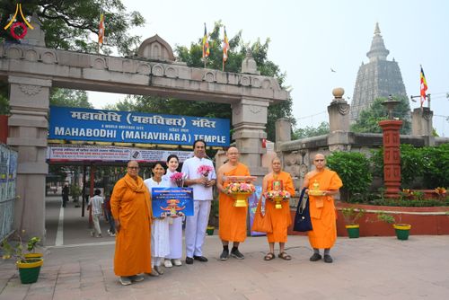 ภาพ No.179754:พิธีทอดกฐินสมทบ ณ วัดพุทธรัตน ทอดกฐินใต้ต้นพระศรีมหาโพธิ์ เมืองพุทธคยา ประเทศอินเดีย วันที่ 12 พฤศจิกายน พ.ศ. 2567