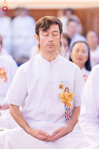 ภาพ No.96383:พิธีทอดกฐินราชันปฐพี ราชินีที่ดิน เพื่อซื้อที่ดินหลังโบสถ์ ฉลองครบรอบ 10 ปีสถาปนาโบสถ์วัดพุทธ วันอาทิตย์ที่ 19 พฤศจิกายน พ.ศ. 2566 ณ วัดพระธรรมกายนิวคาสเซิล ประเทศอังกฤษ