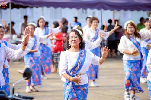 ภาพ No.258228:วันที่ 12 ตุลาคม พ.ศ. 2568 พิธีทอดกฐินสามัคคีทั่วไทย 30,000 วัด โดยคณะศิษยานุศิษย์ บูชาธรรม 81 ปี หลวงพ่อธัมมชโย ณ วัดวังทองวราราม อ.วังทอง จ.พิษณุโลก