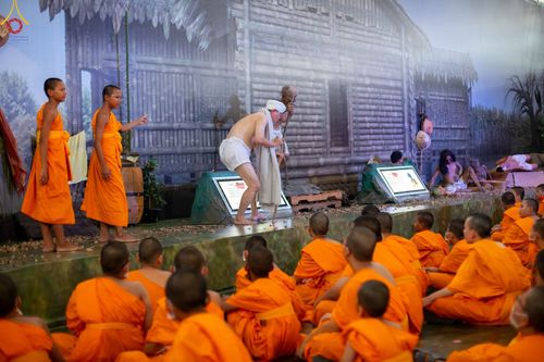 ภาพ No.80617:สามเณรชมนิทรรศการ และสื่อนวัตกรรมพระพุทธศาสนาภาพยนต์ 3 มิติ-จักรวาลนฤมิต ในโครงการบรรพชาสามเณร ฟื้นฟูพระพุทธศาสนาทั่วไทย ประจำปี 2566 ณ วัดพระธรรมกาย จ.ปทุมธานี