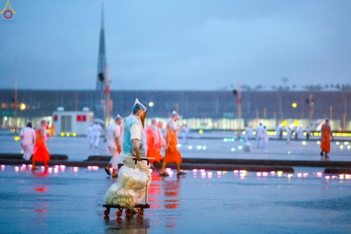 ภาพ No.244165:วันที่ 7 กันยายน พ.ศ. 2568 พิธีจุดประทีป วันครูผู้ค้นพบวิชชาธรรมกาย ณ ลานธรรมฯ และวิหารคด วัดพระธรรมกาย