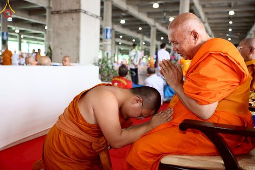 ภาพ No.221516:วันอังคารที่ 22 เมษายน พ.ศ. 2568 ภาพพิธีถวายมหาสังฆทานคณะสงฆ์ 40,000 กว่าวัดทั่วประเทศ เนื่องในวันคุ้มครองโลก ชุดที่ 2 (ปลื้มให้สมการรอคอย) ณ ลานธรรมพระมหาธรรมกายเจดีย์ วัดพระธรรมกาย