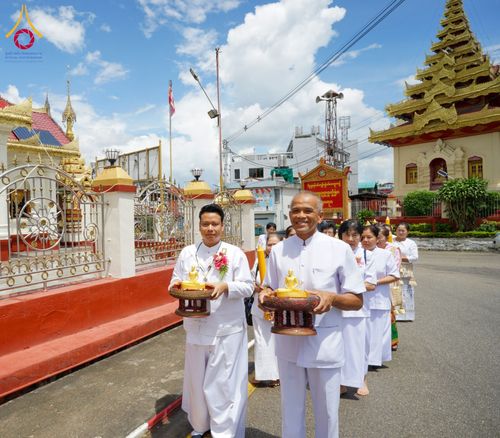 ภาพ No.144305:พิธีถวายเทียนพรรษา, พิธีสืบชะตาหลวง, พิธีถวายสังฆทาน และ พิธีถวายทุนการศึกษา บูชาธรรม ๘๐ ปี พระครูบาไชยบูลย์ ธัมมชโย วันจันทร์ที่ ๑๕ กรกฏาคม พ.ศ. ๒๕๖๗ ณ วัดราชฐานหลวงหัวข่วง เมืองเชียงตุง สาธารณรัฐแห่งสหภาพเมียนมาร์