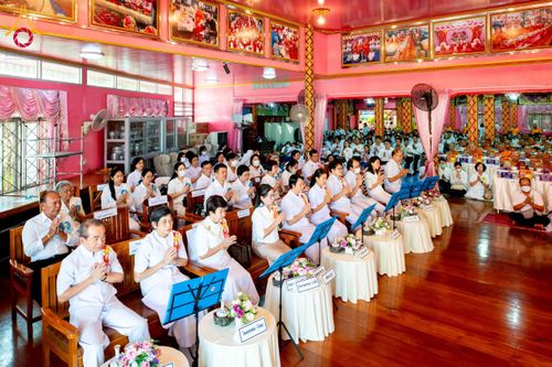 ภาพ No.197312:พิธีเจริญพระพุทธมนต์ ปฏิบัติธรรม มอบทุนการศึกษา ถวายสังฆทาน 108 วัด เพื่อถวายเป็นพุทธบูชา และขับเคลื่อนโครงการหมู่บ้านรักษาศีล 5 โดยคณะสงฆ์จังหวัดนนทบุรี คณะศิษยานุศิษย์วัดพระธรรมกาย โครงการธรรมยาตรา ปีที่ 13 ณ วัดตะเคียน อ.บางกรวย จ.นนทบุรี