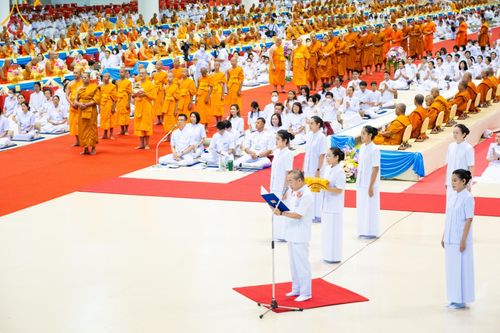 ภาพ No.147009:พิธีมุทิตาสักการะพระภิกษุ ผู้สอบได้เปรียญธรรม 9 ประโยคระดับโลกปีที่ 36, พิธีมอบโล่เกียรติยศและทุนการศึกษา สำนักเรียนบาลีดีเด่นทั่วประเทศ, พิธีถวายมหาสังฆทานคณะสงฆ์ 2,000 กว่าวัด ทั่วประเทศ ปีที่ 24, พิธีถวายไทยธรรมคณะสงฆ์ 323 วัด 4 จังหวัดชายแดนภาคใต้