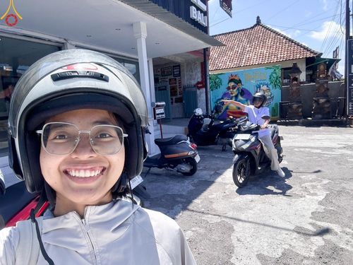 ภาพ No.152693:การเตรียมงานของเจ้าหน้าที่แผนกต่างๆ เพื่องานจุดโคมประทีปที่ ARMA MUSEUM บาหลี ประเทศอินโดนีเซีย งานจัดวันเสาร์ที่ 21 กันยายน พ.ศ. 2567