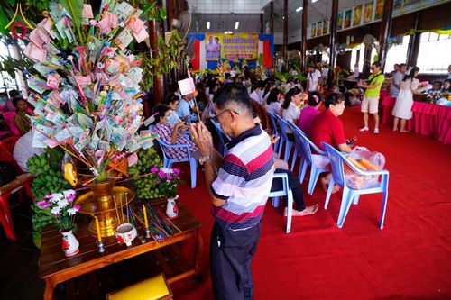 ภาพ No.178560:พิธีทอดกฐิน ณ วัดราษฎร์เจริญธรรม ต.ดำเนินสะดวก อ.ดำเนินสะดวก จ.ราชบุรี ในโครงการกฐินสามัคคีทั่วไทย 30,000 วัด บูชาธรรม 80 ปี หลวงพ่อธัมมชโย โดยคณะศิษยานุศิษย์วัดพระธรรมกาย วันที่ 27 ตุลาคม พ.ศ. 2567