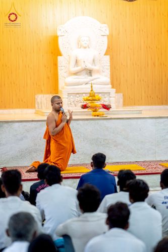 ภาพ No.230999:วันที่ 1 กรกฎาคม พ.ศ. 2568 โครงการบรรพชาสามเณร 300 รูป ถวายเป็นพุทธบูชา  วันอาสาฬหบูชา ณ จุดกำเนิดพระรัตนตรัย  ต้นแหล่งธัมมจักกัปปวัตตนสูตร เมืองพาราณสี  สารนาถ ประเทศอินเดีย