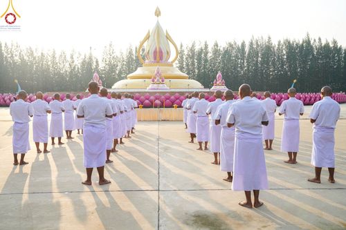 ภาพ No.101256:พิธีบรรพชาธรรมทายาท ในโครงการอุปสมบทบูชาธรรม มหาปูชนียาจารย์ พ.ศ. 2566 ณ วัดไชยชุมพลชนะสงคราม จ.กาญจนบุรี วันที่ 6 ธันวาคม พ.ศ. 2566