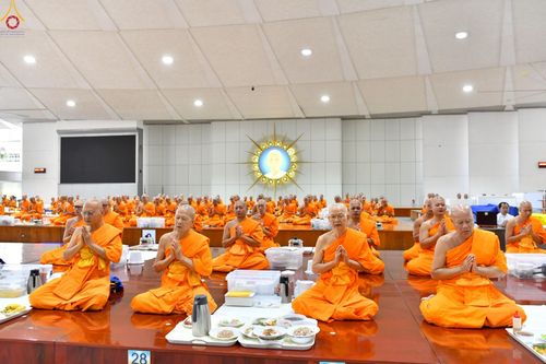 ภาพ No.229634:วันที่ 25 มิถุนายน พ.ศ. 2568 (แรม 15 ค่ำ เดือน 7) พิธีบุพเปตพลี ครั้งที่ 166 ร่วมอุทิศบุญแด่หมู่ญาติที่ล่วงลับไปแล้ว และสืบทอดอายุพระพุทธศาสนา ณ หอฉันคุณยายอาจารย์ฯ วัดพระธรรมกาย