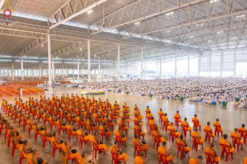 ภาพ No.122975:พิธีตักบาตร และพิธีบูชาข้าวพระ ในวันอาทิตย์ต้นเดือนที่ 4 กุมภาพันธ์ พ.ศ. 2567 ณ วัดพระธรรมกาย จ.ปทุมธานี