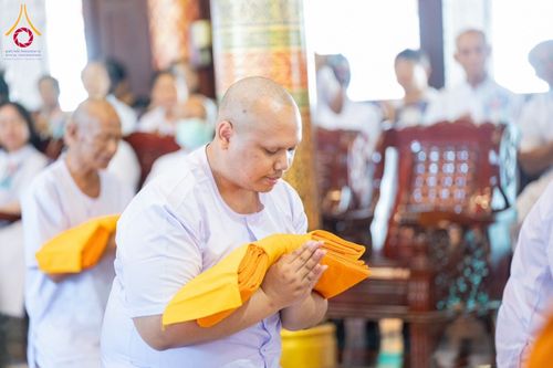 ภาพ No.181266:พิธีบรรพชาอุปสมบท ณ วัดบางโฉลงใน อ.บางพลี จ.สมุทรปราการ  วันที่ 7 ธันวาคม พ.ศ. 2567 ในโครงการอุปสมบทหมู่ บูชาธรรมมหาปูชนียาจารย์ ปี 2567 โดยทีมงานลูกพระธัมฯ  ศูนย์ปฏิบัติธรรมสมุทรปราการ