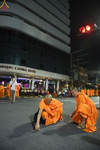 ภาพ No.151587:V.55 ทีมใหญ่ที่หาดใหญ่ เจ้าหน้าที่ทุกสถานะ หลายสัญชาติ ร่วมกันจัดงานตักบาตรที่หาดใหญ่ วันที่ 10-11 สิงหาคม พ.ศ. 2567