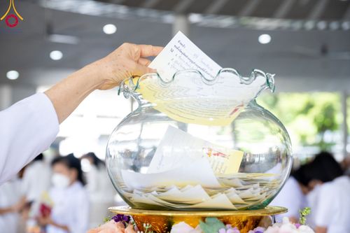 ภาพ No.100105:พิธีบุพเปตพลี  ครั้งที่ 143 วันที่ 27 พฤศจิกายน พ.ศ. 2566 วันพระ ขึ้น 15 ค่ำ เดือน 12 ณ หอฉันคุณยายอาจารย์ฯ วัดพระธรรมกาย