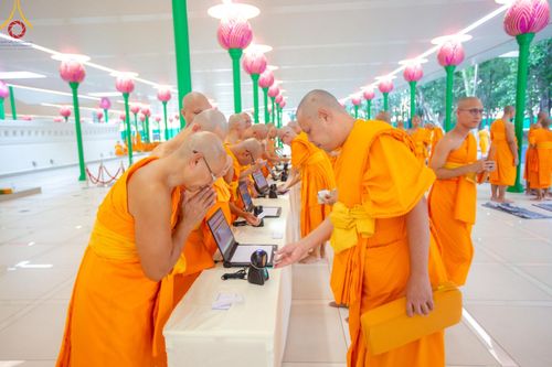 ภาพ No.162294:วันมหาปวารณาออกพรรษา วันพฤหัสบดีที่ 17 ตุลาคม พ.ศ. 2567 (ขึ้น 15 ค่ำ เดือน 11 ) ณ อุโบสถ วัดพระธรรมกาย